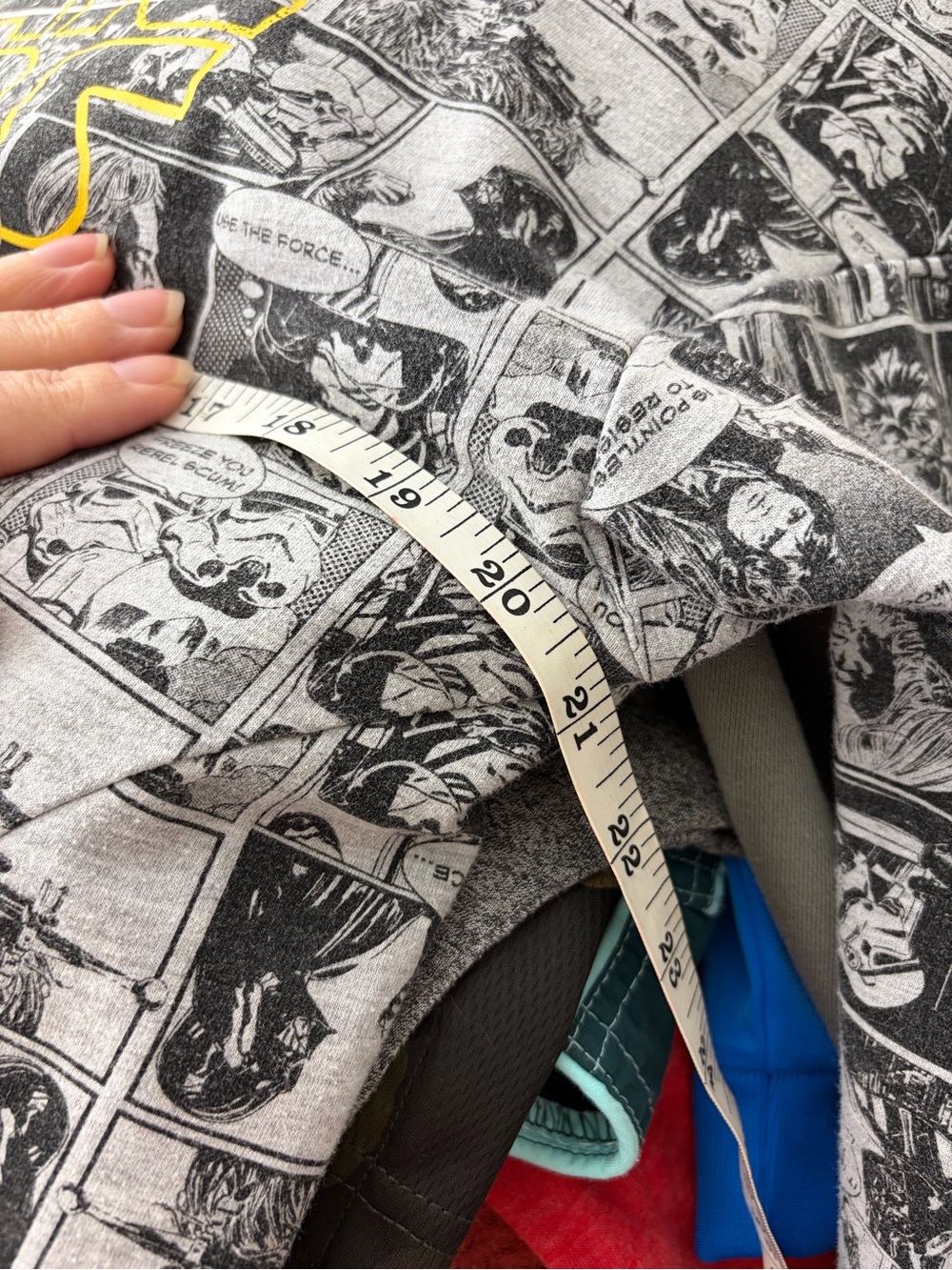Star Wars women’s cropped graphic sweatshirt - Picture 10 of 12